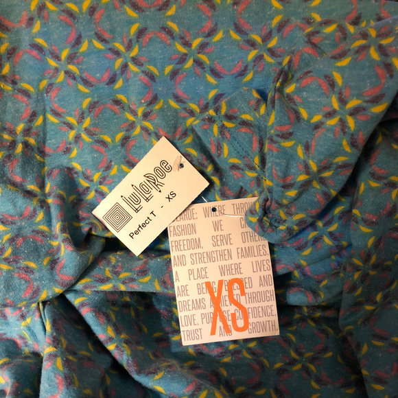 NWT LuLaRoe Vintage Feel Perfect Tee - Picture 2 of 2